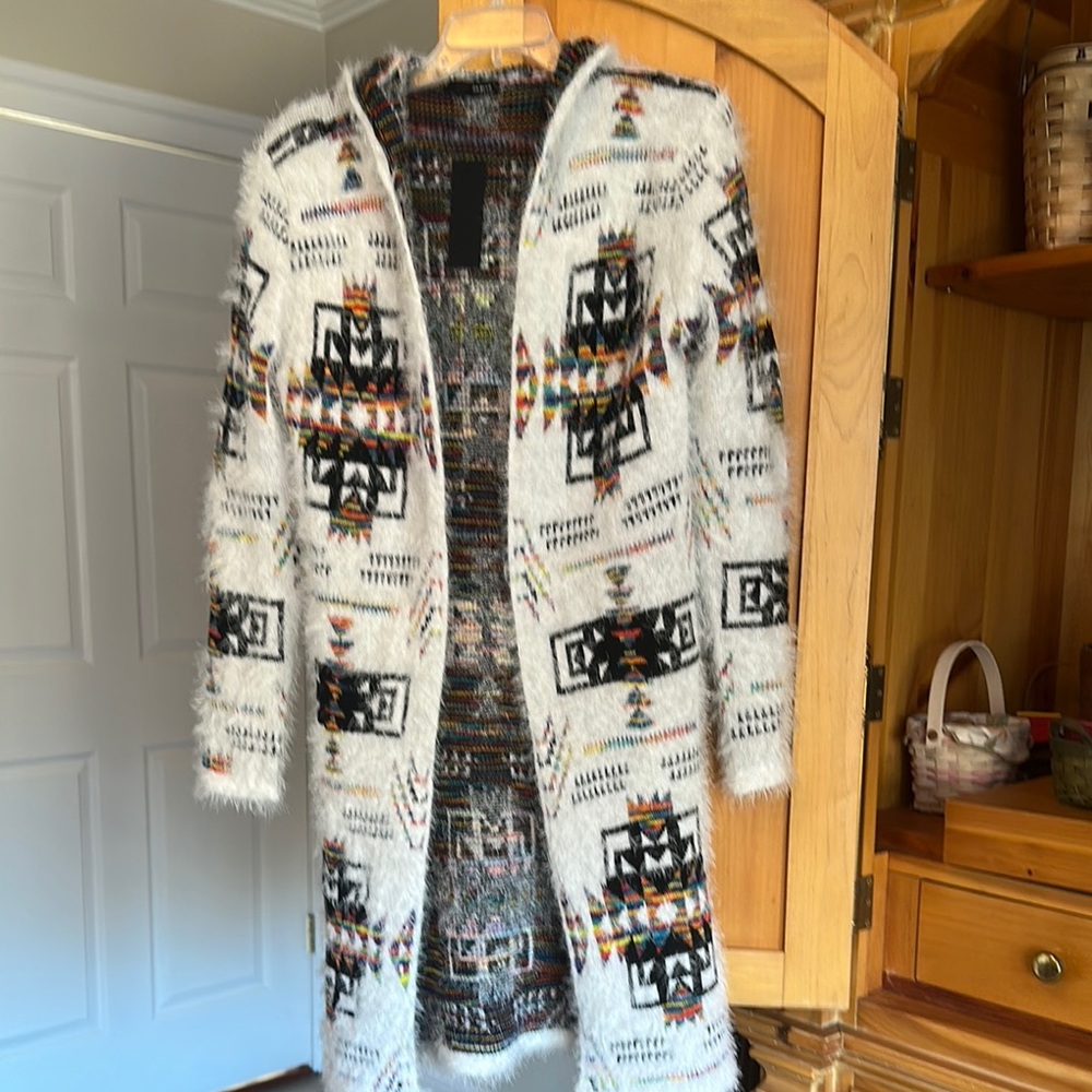 On Blue Aztec Patterned Women's Cardigan - NWT - Small
